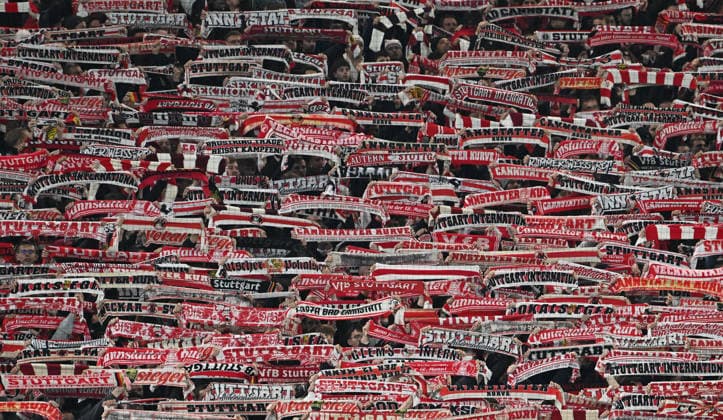 11.12.2025, xsltx, Fussball UEFA Europa League, VfB Stuttgart - Maccabi Tel Aviv v.l. Fans, Stimmung, Schals, Fahnen VfB Stuttgart Stuttgart