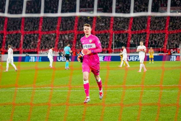 Fussball UEFA Europa League 2025 26, 6. Spieltag - VfB Stuttgart vs Maccabi Tel Aviv FC - Arena Stuttgart (Deutschland): Alexander Nübel Alexander Nubel (VfB Stuttgart, 33) Copyright: xJOERANxSTEINSIEKx