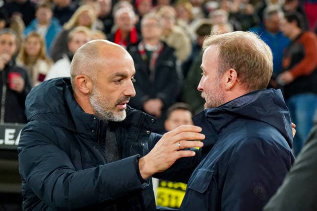 Fussball UEFA Europa League 2025 26, 6. Spieltag - VfB Stuttgart vs Maccabi Tel Aviv FC - Arena Stuttgart (Deutschland): Å½arko LazetiÄ‡ Zarko Lazetic (Trainer, Maccabi Tel Aviv) und Sebastian Hoeneß Sebastian Hoeness (Trainer, VfB Stuttgart) Copyright: xJOERANxSTEINSIEKx