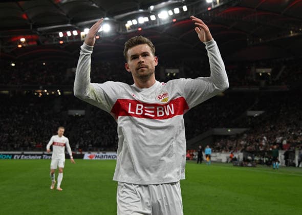 11.12.2025, xsltx, Fussball UEFA Europa League, VfB Stuttgart - Maccabi Tel Aviv v.l. Maximilian Mittelstädt (VfB Stuttgart) gestikuliert, mit den Armen gestikulieren Stuttgart