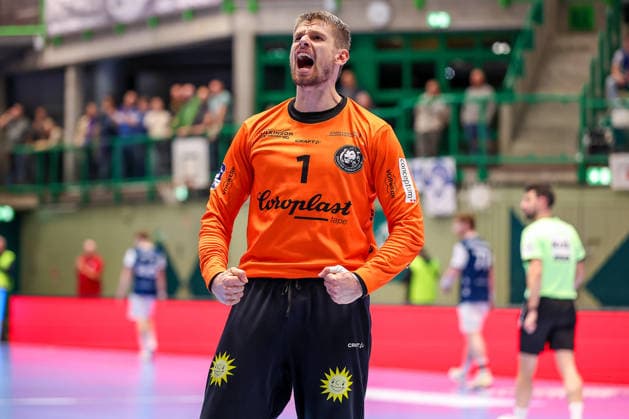 11.12.2025, Handball, HBL, Bergischer HC - ThSV Eisenach, Unihalle Wuppertal: Torhüter Christopher Rudeck (BHC 01) jubelnd auf dem Spielfeld Nordrhein-Westfalen Deutschland