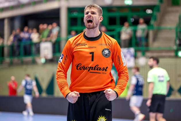 11.12.2025, Handball, HBL, Bergischer HC - ThSV Eisenach, Unihalle Wuppertal: Torhüter Christopher Rudeck (BHC 01) jubelnd auf dem Spielfeld Nordrhein-Westfalen Deutschland