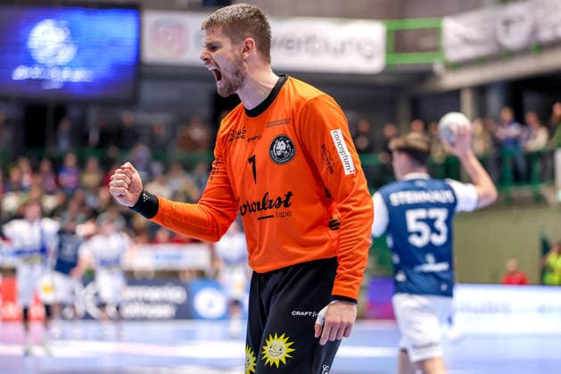 11.12.2025, Handball, HBL, Bergischer HC - ThSV Eisenach, Unihalle Wuppertal: Torhüter Christopher Rudeck (BHC 01) jubelnd auf dem Spielfeld Nordrhein-Westfalen Deutschland