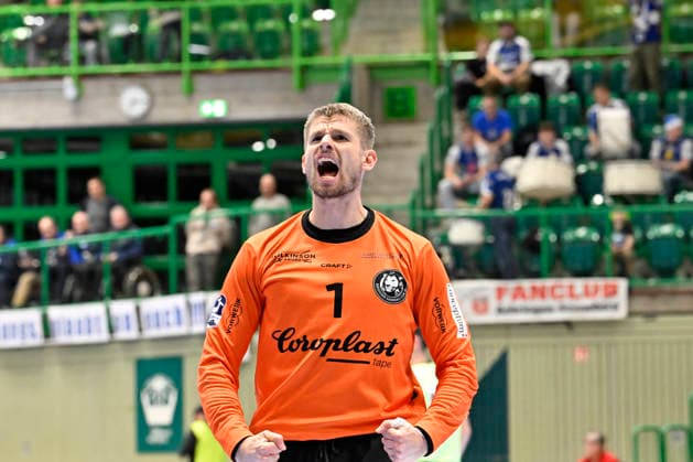 GER, 1.DAIKIN HBL, BHC06, BHC06 - ThSV Eisenach, 16. Spieltag 11.12. 2025,Wuppertal ,Unihalle, GER, 1.DAIKIN HBL, 16. Spieltag BHC06 - ThSV Eisenach 1.Liqui Moly HBL regulations prohibit any use of photographs as image sequences and or quasi-video im Bild Christopher Rudeck ( BHC 01 ) jubelt.