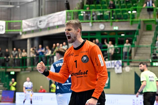 GER, 1.DAIKIN HBL, BHC06, BHC06 - ThSV Eisenach, 16. Spieltag 11.12. 2025,Wuppertal ,Unihalle, GER, 1.DAIKIN HBL, 16. Spieltag BHC06 - ThSV Eisenach 1.Liqui Moly HBL regulations prohibit any use of photographs as image sequences and or quasi-video im Bild Christopher Rudeck ( BHC 01 ) jubelt.