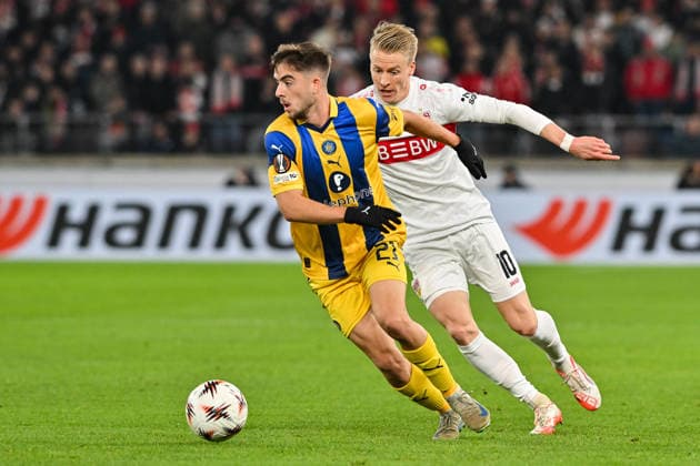 Europa League; VfB Stuttgart - Maccabi Tel Aviv; 11.12.2025 STUTTGART, GERMANY - 11. DECEMBER: im Duell Noam Ben HARUSH (Maccabi Tel Aviv 21) und Chris FÜHRICH (VfB Stuttgart 10) während dem Match zwischen dem VfB Stuttgart und Maccabi Tel Aviv am 6. Spieltag der UEFA Europa League Ligaphase in der MHP Arena Copyright: xBEAUTIFULxSPORTS Goldbergx