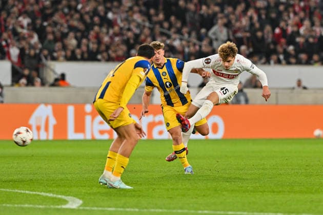 Europa League; VfB Stuttgart - Maccabi Tel Aviv; 11.12.2025 STUTTGART, GERMANY - 11. DECEMBER: im Duell Itamar NOY (Maccabi Tel Aviv 30) und Lazar JOVANOVIC (VfB Stuttgart 45) während dem Match zwischen dem VfB Stuttgart und Maccabi Tel Aviv am 6. Spieltag der UEFA Europa League Ligaphase in der MHP Arena Copyright: xBEAUTIFULxSPORTS Goldbergx