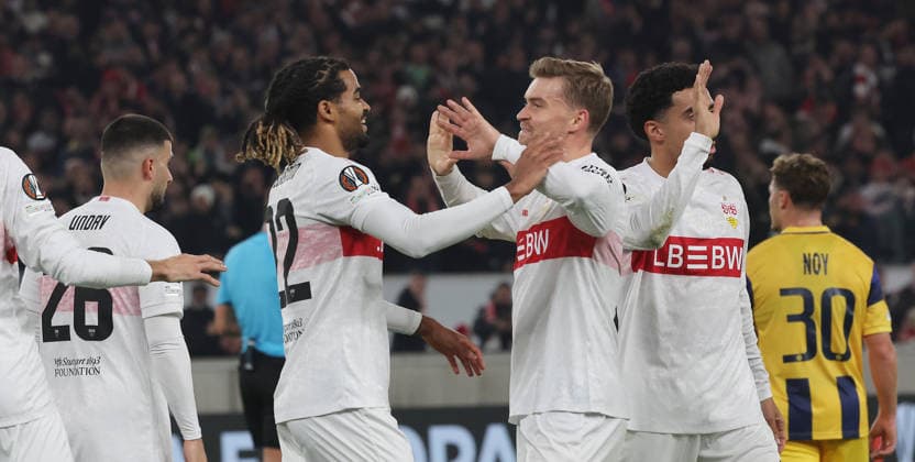 Stuttgart , Fußball UEFA Europa League VfB Stuttgart vs. Maccabi Tel Aviv , von links: , Lorenz Assignon Maximilian Mittelstädt ( VfB )