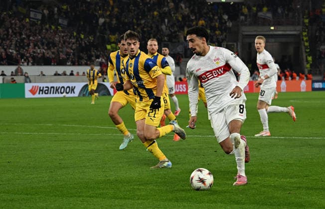 11.12.2025, xsltx, Fussball UEFA Europa League, VfB Stuttgart - Maccabi Tel Aviv v.l. Noam Ben Harush (Maccabi Tel Aviv), Tiago Tomas (VfB Stuttgart) (DFL DFB REGULATIONS PROHIBIT ANY USE OF PHOTOGRAPHS as IMAGE SEQUENCES and or QUASI-VIDEO) Stuttgart