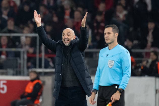 Zarko Lazetic (Maccabi Tel Aviv, Cheftrainer, Trainer), gestikuliert GER, VfB Stuttgart vs. Maccabi Tel Aviv, Fussball, UEFA Europa League, Herren, 6. Spieltag, Spielzeit 2025 2026, 11.12.2025, GER, VfB Stuttgart vs. Maccabi Tel Aviv, Fussball, UEFA Europa League, Herren, 6. Spieltag, Spielzeit 2025 2026, 11.12.2025 Stuttgart Copyright: xEibner-Pressefoto WolfgangxFrankx EP_WFK