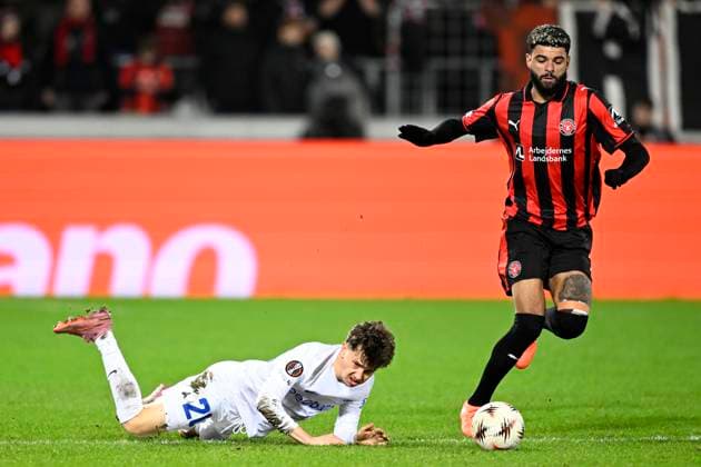 Midtjylland v KRC Genk - UEFA Europa League MIDTJYLLAND, DENMARK - DECEMBER 11 : Karetsas Konstantinos midfielder of KRC Genk and Billing Philip midfielder of Midtjylland during the UEFA Europa League 2025 26 League Phase MD6 match between Midtjylland and KRC Genk on December 11, 2025 in Midtjylland, Denmark, 11 12 2025 Midtjylland Denmark  Copyright: xTomasxSiskx