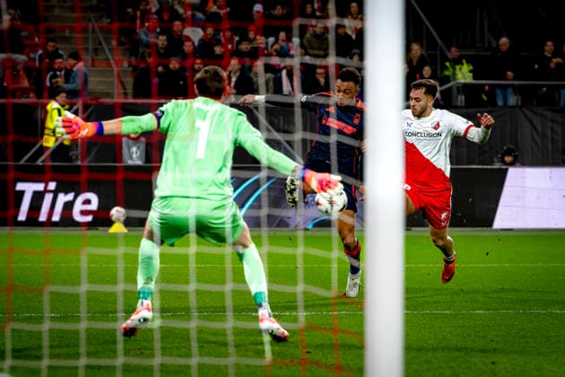 Nottingham Forest FC forwarder Dan Ndoye, FC Utrecht defender Souffian El Karouani during the match FC Utrecht vs Nottingham Forest FC at the Stadium de Galgenwaard for the Europa League - League phase - Matchday 6 season 2025-2026 in UTRECHT, Netherlands on 11 december 2025, (photo by Marcel van Dorst EYE4images DeFodi Images)