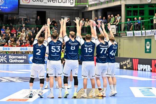 GER, 1.DAIKIN HBL, BHC06, BHC06 - ThSV Eisenach, 16. Spieltag 11.12. 2025,Wuppertal ,Unihalle, GER, 1.DAIKIN HBL, 16. Spieltag BHC06 - ThSV Eisenach 1.Liqui Moly HBL regulations prohibit any use of photographs as image sequences and or quasi-video im Bild die Abwehr des BHC.
