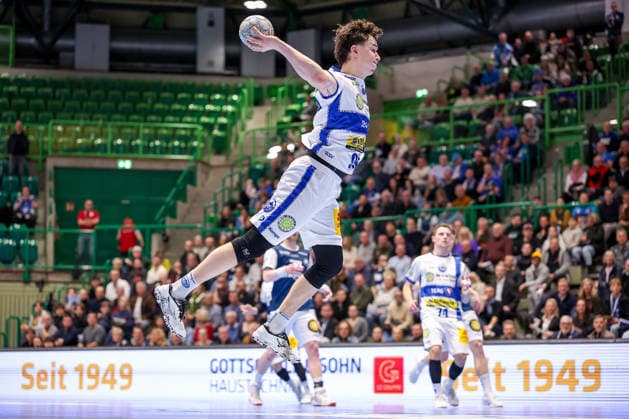 11.12.2025, Handball, HBL, Bergischer HC - ThSV Eisenach, Unihalle Wuppertal: Tillmann Leu (Eisenach 99) wirft auf das Tor Nordrhein-Westfalen Deutschland