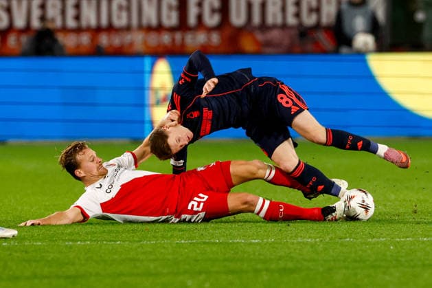 2025-12-11 FC Utrecht v Nottingham Forest FC - UEFA Europa League 2025 26 League Phase MD6 UTRECHT, NETHERLANDS - DECEMBER 11: Dani de Wit of FC Utrecht battles for possession with Elliot Anderson of Nottingham Forest FC during the UEFA Europa League 2025 26 League Phase MD6 match between FC Utrecht and Nottingham Forest FC at Stadion Galgenwaard on December 11, 2025 in Utrecht, Netherlands. Utrecht Stadion Galgenwaard Netherlands Content not available for redistribution in The Netherlands directly or indirectly through any third parties. Copyright: xBenxGalx