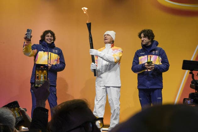 THE OLYMPIC TORCH ARRIVES IN PIAZZA SANTISSIMA ANNUNZIATA IN FLORRENCE during Olympic Torch Relay, Olympic Winter games, Winterspiele,Spiele, Summer games Milano-Cortina 2026 in Florence, Italy, December 11 2025  Copyright: xJacopoxCane IPAxSportx xipa-agency.netx xx IPA_69036231 IPA_Agency_IPA69036231