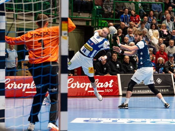 Peter Walz (ThSV Eisenach, 14) beim Torwurf gegen Christopher Rudeck (Bergischer HC, 01) Bergischer HC vs. ThSV Eisenach, Handball, 1. Bundesliga, 16. Spieltag, Saison 2025 2026, 11.12.2025 Bergischer HC vs. ThSV Eisenach, Handball, 1. Bundesliga, 16. Spieltag, Saison 2025 2026, 11.12.2025 Wuppertal Copyright: xEibner-Pressefoto DamianxKruczynx EP_DKI