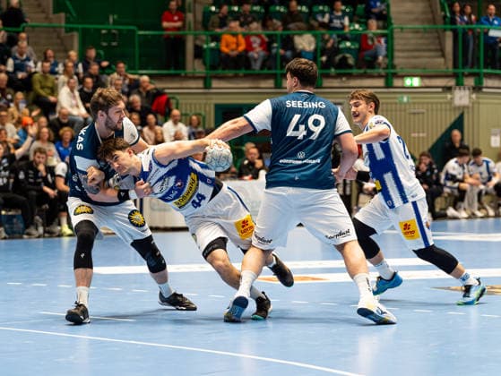 Stephan Seitz (ThSV Eisenach, 44) wird beim Angriff von Gerdas Babarskas (Bergischer HC, 14) und Aron Seesing (Bergischer HC, 49) gehalten Bergischer HC vs. ThSV Eisenach, Handball, 1. Bundesliga, 16. Spieltag, Saison 2025 2026, 11.12.2025 Bergischer HC vs. ThSV Eisenach, Handball, 1. Bundesliga, 16. Spieltag, Saison 2025 2026, 11.12.2025 Wuppertal Copyright: xEibner-Pressefoto DamianxKruczynx EP_DKI