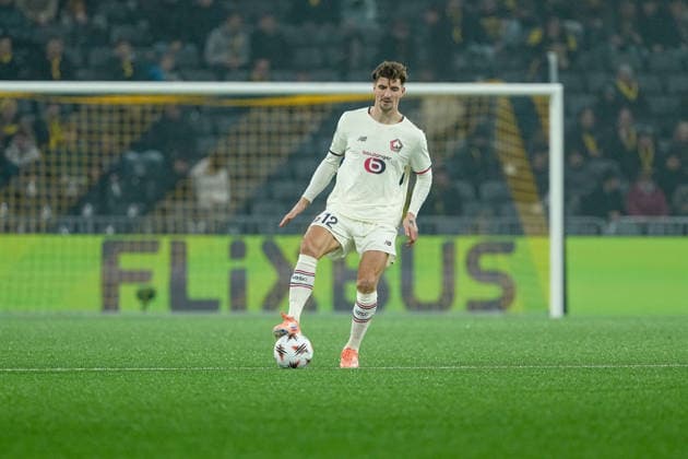Schweiz: UEFA Europa League 2025 26, BSC Young Boys vs LOSC Lille - Stadion Wankdorf, Bern: Thomas Meunier (12 Lille) in aktion Bern Stadion Wankdorf Bern Schweiz Copyright: xKjetilxWaberx