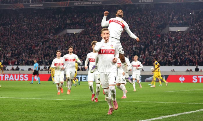 Stuttgart, Fußball UEFA Europa League, Saison 2025-2026, VfB Stuttgart vs. Maccabi Tel Aviv, Jubel nach dem 3:0 Tor, Torschütze Maximilian Mittelstädt (VfB)