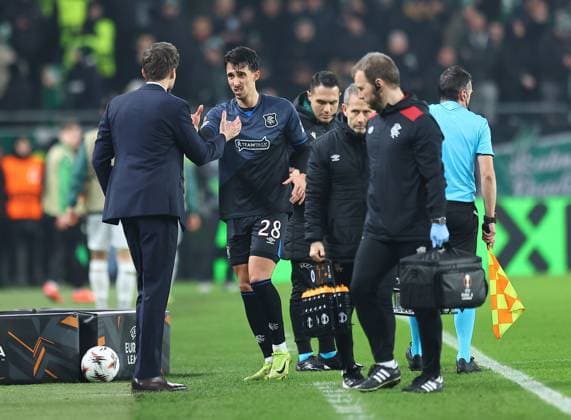 Bojan Miovski of Rangers and Danny Rohl manager of Rangers shakes hands Ferencvaros v Rangers, UEFA Europa League, Group Stage, Football, Groupama Arena, Budapest, Hungary - 11 Dec 2025Budapest Groupama Arena Hungary EDITORIAL USE ONLY No use with unauthorised audio, video, data, fixture lists, club league logos or live services. Online in-match use limited to 120 images, no video emulation. No use in betting, games or single club league player publications. Copyright: xMichaelxZemanek Shutterstockx 16080575af