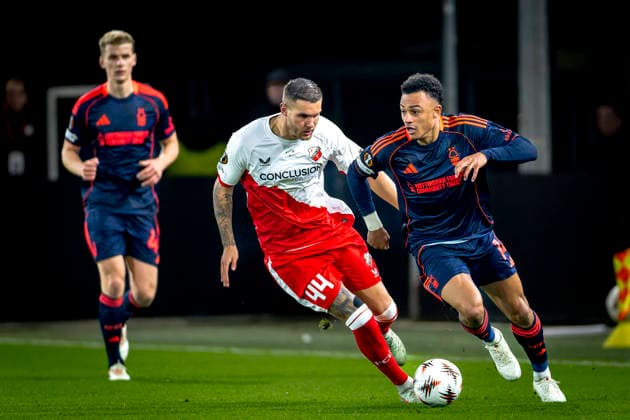 FC Utrecht defender Mike Eerdhuijzen, Nottingham Forest FC forwarder Dan Ndoye during the match FC Utrecht vs Nottingham Forest FC at the Stadium de Galgenwaard for the Europa League - League phase - Matchday 6 season 2025-2026 in UTRECHT, Netherlands on 11 december 2025, (photo by Marcel van Dorst EYE4images DeFodi Images)