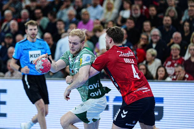 Matthes Langhoff (Fuechse Berlin, 25), Johannes Golla (SG Flensburg-Handewitt, 04) GER, SG Flensburg-Handewitt vs. Fuechse Berlin, Handball, Bundesliga, Spieltag 16, Saison 2026 2026, 11.12.2025 GER, SG Flensburg-Handewitt vs. Fuechse Berlin, Handball, Bundesliga, Spieltag 16, Saison 2026 2026, 11.12.2025 Flensburg Copyright: xEibner-Pressefoto MarcelxvonxFehrnx EP_MFN