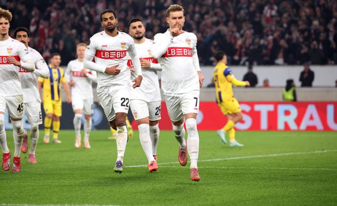 Stuttgart, Fußball UEFA Europa League, Saison 2025-2026, VfB Stuttgart vs. Maccabi Tel Aviv, Jubel nach dem 3:0 Tor, Torschütze Maximilian Mittelstädt (VfB)