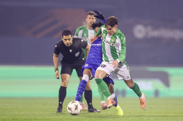 GNK Dinamo v Real Betis Balompie - UEFA Europa League 2025 26 League Phase MD6 Cardoso Varela of Dinamo and Angel Ortiz of Real Betis compete for a ball during the UEFA Europa League 2025 26 League Phase MD6 match between GNK Dinamo and Real Betis Balompie at Stadion Maksimir on December 11, 2025 in Zagreb, Croatia.  MatijaxHabljak PIXSELL