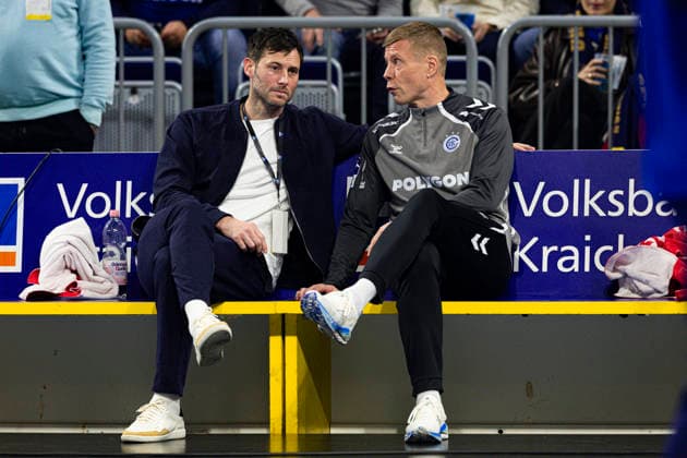Rhein-Neckar Löwen vs. VfL Gummersbach DAIKIN Handball Bundesliga 2025 26 Uwe Gensheimer Sports Director of Rhein-Neckar Löwen and head coach Guojon Valur Sigurosson (VfL Gummersbach) during the DAIKIN Handball Bundesliga 2025 26 match between Rhein-Neckar Löwen and VfL Gummersbach at SAP Arena in Mannheim, Germany, on Dezember 11, 2025.