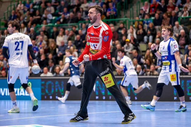 11.12.2025, Handball, HBL, Bergischer HC - ThSV Eisenach, Unihalle Wuppertal: Torhüter Matija Spikic (Eisenach 01) jubelnd Nordrhein-Westfalen Deutschland