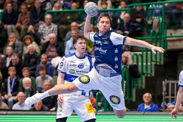 11.12.2025, Handball, HBL, Bergischer HC - ThSV Eisenach, Unihalle Wuppertal: Lars Kooij (BHC 15) wirft auf das Tor Nordrhein-Westfalen Deutschland