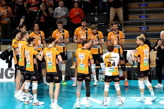 DEU, Championsleague, BR Volleys vs. Las Palmas, 11.12.2025, Max-Schmeling-Halle, Berlin, DEU, Championsleague, BR Volleys vs. Las Palmas, im Bild BR Volleys-Spielerkreis