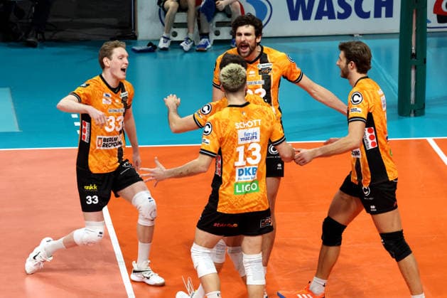 DEU, Championsleague, BR Volleys vs. Las Palmas, 11.12.2025, Max-Schmeling-Halle, Berlin, DEU, Championsleague, BR Volleys vs. Las Palmas, im Bild BR Volleys-Spielerkreis