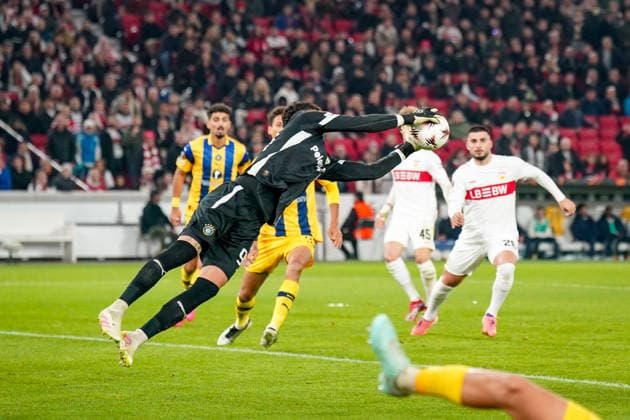 Fussball UEFA Europa League 2025 26, 6. Spieltag - VfB Stuttgart vs Maccabi Tel Aviv FC - Arena Stuttgart (Deutschland): Roei Mishpati (Maccabi Tel Aviv, 90) Copyright: xJOERANxSTEINSIEKx