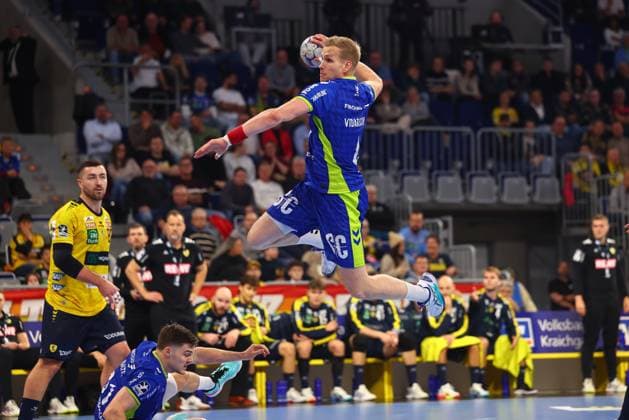 Torwurf von Ellidi Snaer Vidarsson (Gummersbach) Rhein-Neckar Loewen vs VfL Gummersbach, Handball, 1. Bundesliga, 11.12.2025 Rhein-Neckar Loewen vs VfL Gummersbach, Handball, 1. Bundesliga, 11.12.2025 Mannheim Copyright: xEibner-Pressefotox EP_RWS