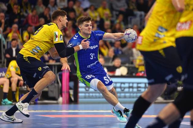 Kay Smits (Gummersbach) im Zweikampf mit Sebastian Heymann (Rhein-Neckar Loewen) Rhein-Neckar Loewen vs VfL Gummersbach, Handball, 1. Bundesliga, 11.12.2025 Rhein-Neckar Loewen vs VfL Gummersbach, Handball, 1. Bundesliga, 11.12.2025 Mannheim Copyright: xEibner-Pressefotox EP_RWS
