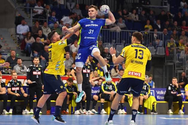 Torwurf von Kay Smits (Gummersbach) im Zweikampf mit Jannik Kohlbacher (Rhein-Neckar Loewen, links) Rhein-Neckar Loewen vs VfL Gummersbach, Handball, 1. Bundesliga, 11.12.2025 Rhein-Neckar Loewen vs VfL Gummersbach, Handball, 1. Bundesliga, 11.12.2025 Mannheim Copyright: xEibner-Pressefotox EP_RWS