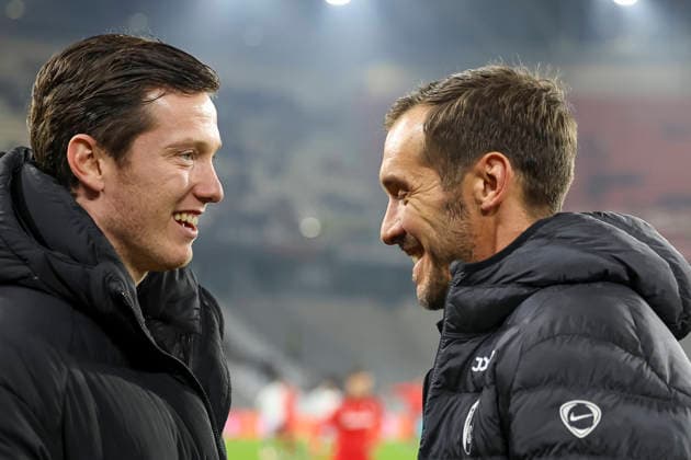 Michael Gregoritsch und Julian Schuster (SC Freiburg, Trainer) vor Spielbeginn , Deutschland, Fussball, UEFA Europa League, 6. Spieltag, 2025 2026, SC Freiburg vs. RB Salzburg, 11.12.2025, Europa-Park Stadion (Freiburg), Freiburg im Breisgau, Deutschland Freiburg im Breisgau Europa-Park Stadion (Freiburg) Baden-Württemberg Deutschland Copyright: xGrantxHubbsx