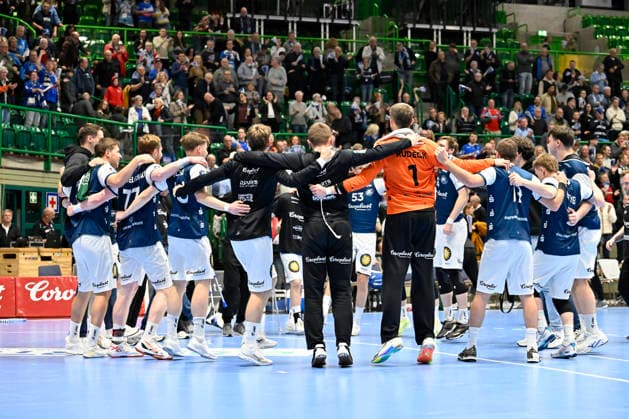 GER, 1.DAIKIN HBL, BHC06, BHC06 - ThSV Eisenach, 16. Spieltag 11.12. 2025,Wuppertal ,Unihalle, GER, 1.DAIKIN HBL, 16. Spieltag BHC06 - ThSV Eisenach 1.Liqui Moly HBL regulations prohibit any use of photographs as image sequences and or quasi-video im Bild Jubel nach dem Anpfiff.