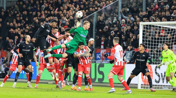 SOCCER - UEFA EL, Sturm vs Red Star GRAZ,AUSTRIA,11.DEC.25 - SOCCER - UEFA Europa League, SK Sturm Graz vs Red Star Belgrade. Image shows Jon Gorenc-Stankovic , Jeyland Mitchell, Oliver Christensen (Sturm), Bruno Duarte (Red Star), Axel Kayombo (Sturm) and Matheus Magalhaes (Red Star).  GEPAxpictures xWolfgangxGrebien