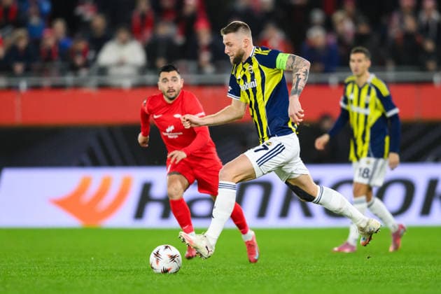 251211 Milan Å kriniar of Fenerbahce during the UEFA Europa League football match between Brann and Fenerbache on December 11, 2025 in Bergen. Photo: Marius Simensen BILDBYRAN COP 238 MM0053 bbeng fotboll football soccer fotball uefa europa league brann fenerbache Copyright: MARIUSxSIMENSEN BB251211ZY014