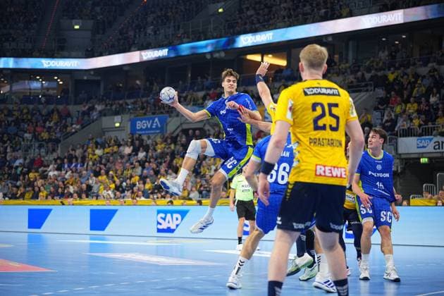 RECORD DATE NOT STATED Szene mit Julian Köster (7; VfL Gummersbach) und Miro Schluroff (15; VfL Gummersbach) Julian Köster (7; VfL Gummersbach) und Miro Schluroff (15; VfL Gummersbach) in Aktion
