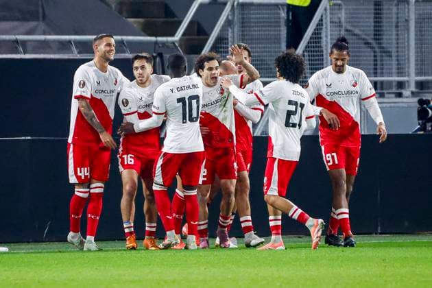 Mike van der Hoorn of FC Utrecht celebrates with teammates after scoring his teams first goal FC Utrecht v Nottingham Forest FC, UEFA Europa League 2025 26 League Phase MD6, FC Utrecht v Nottingham Forest FC, Stadion Galgenwaard, December 11, 2025, Utrecht, Netherlands.