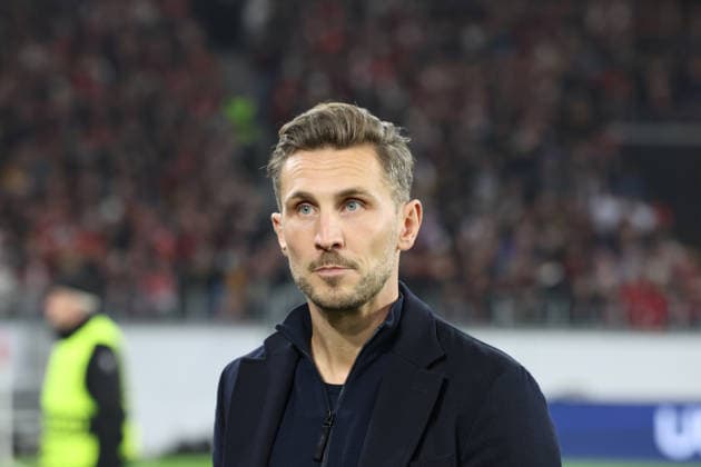 11.12.2025, xrekx, Fussball UEFA Europa League, SC Freiburg - RB Salzburg v.l. Kai Hesse Co-Trainer (FC Red Bull Salzburg) (DFL DFB REGULATIONS PROHIBIT ANY USE OF PHOTOGRAPHS as IMAGE SEQUENCES and or QUASI-VIDEO) Freiburg