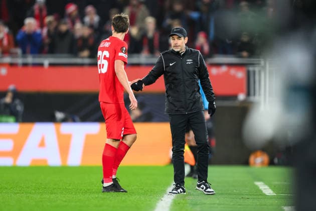 251211 Eivind Helland of Brann leaves the pitch after receiving a red card during the UEFA Europa League football match between Brann and Fenerbache on December 11, 2025 in Bergen. Photo: Marius Simensen BILDBYRAN COP 238 MM0053 bbeng fotboll football soccer fotball uefa europa league brann fenerbache Copyright: MARIUSxSIMENSEN BB251211ZZ019