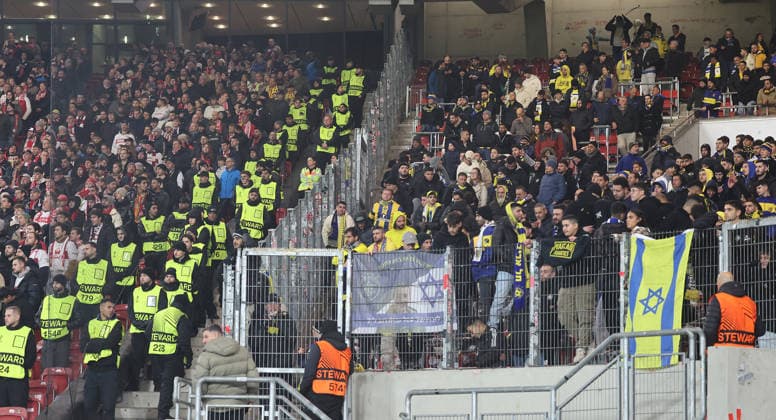 Stuttgart , Fußball UEFA Europa League VfB Stuttgart vs. Maccabi Tel Aviv , Fans Tel Aviv