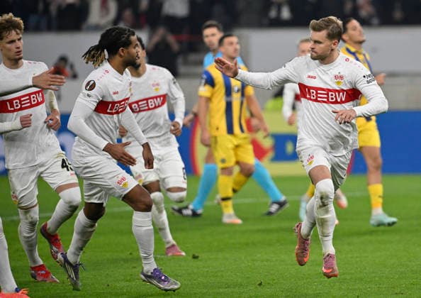 TOR zum 3:0 Elfmeter, Strafstoss Maximilian Mittelstaedt VfB Stuttgart (07) Torjubel Gestik Geste Lorenz Assignon VfB Stuttgart (22) VfB Stuttgart vs Maccabi Tel-Aviv FC EUROPA LEAGUE EL 11.12.2025 DFL REGULATIONS PROHIBIT ANY USE OF PHOTOGRAPHS AS IMAGE SEQUENCES AND OR QUASI-VIDEO VfB Stuttgart vs Maccabi Tel-Aviv FC EUROPA LEAGUE EL