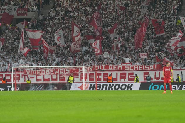 Spruchband der Fans und Ultras auf der Tribüne, Banner, gegen den VAR , Deutschland, Fussball, UEFA Europa League, 6.Spieltag, Ligaphase, 2025 2026, SC Freiburg vs. FC Salzburg, 11.12.2025, Europa-Park Stadion, Freiburg, Deutschland Freiburg Europa-Park Stadion Baden-Württemberg Deutschland Copyright: xArnexAmbergx