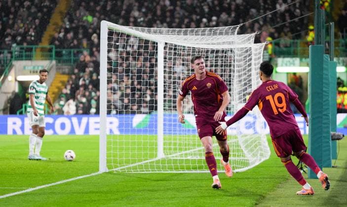 Evan Ferguson of AS Roma scores to give Roma a 0-2 lead. Celtic v Roma, UEFA Europa League, Group Stage, Football, Celtic Park, Glasgow, Scotland, UK - 11 Dec 2025Glasgow Celtic Park United Kingdom EDITORIAL USE ONLY No use with unauthorised audio, video, data, fixture lists, club league logos or live services. Online in-match use limited to 120 images, no video emulation. No use in betting, games or single club league player publications. Copyright: xStuartxWallace Shutterstockx 16080577az